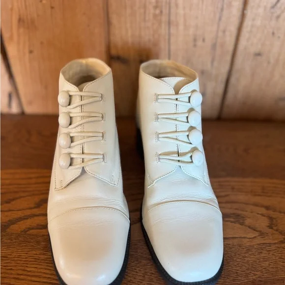 Vintage Cream Leather Ankle Boots - Picture 9 of 16